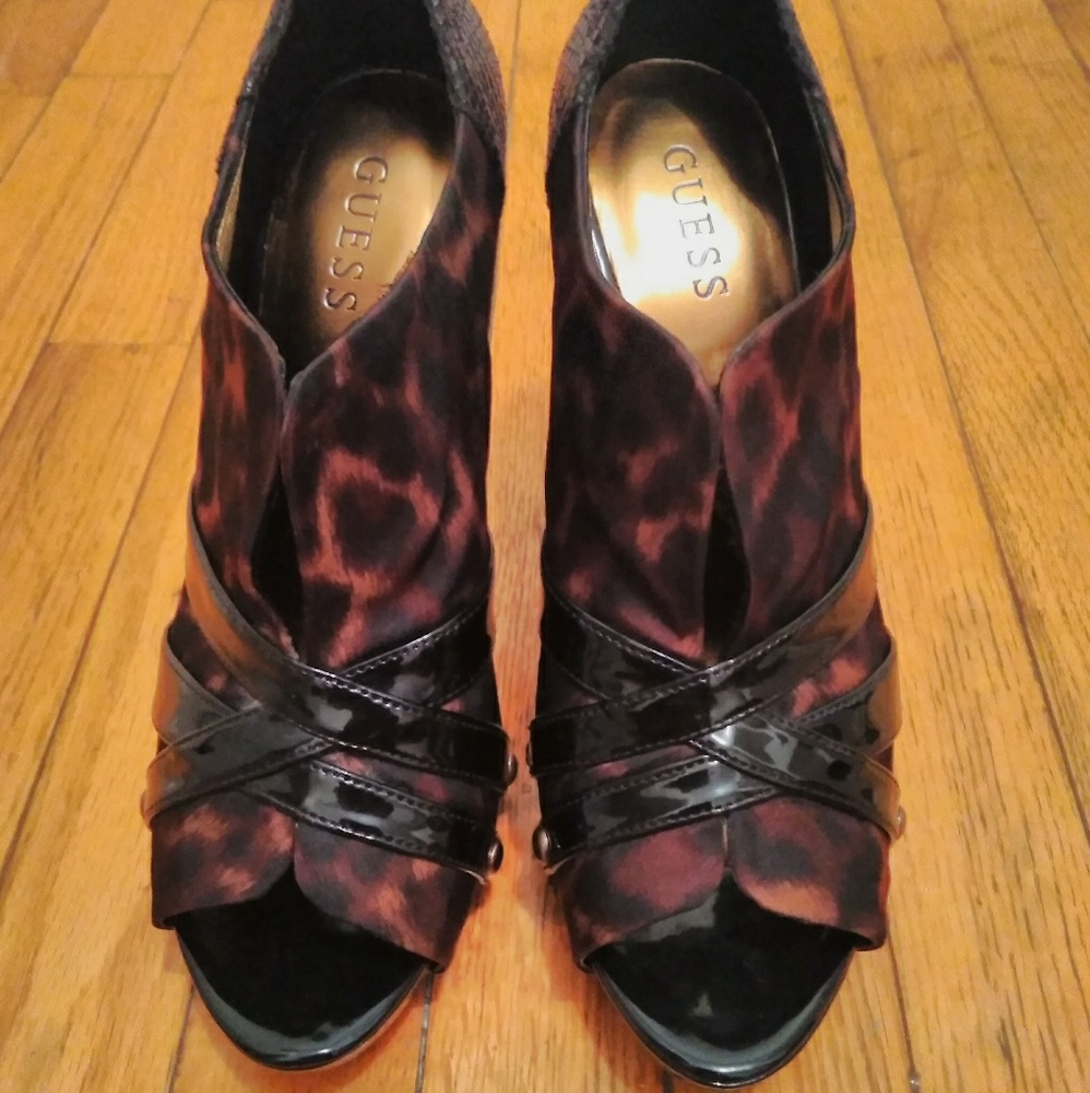 *NEW* GUESS BROWN/BLACK HIGH HEELS (RARE LEOPARD DESIGN)